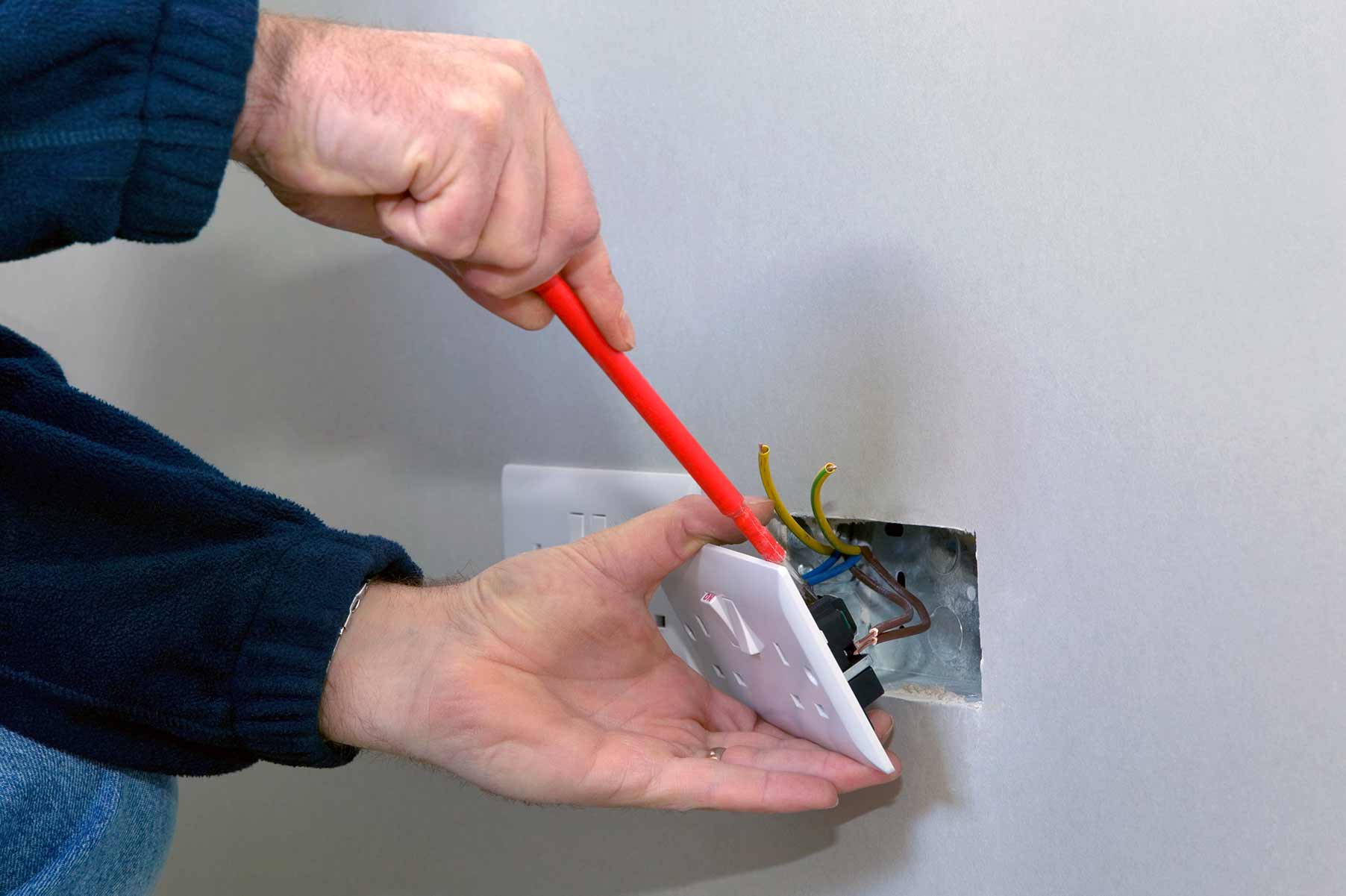 Our electricians can install plug sockets for domestic and commercial proeprties in Gipsy Hill and the local area. 